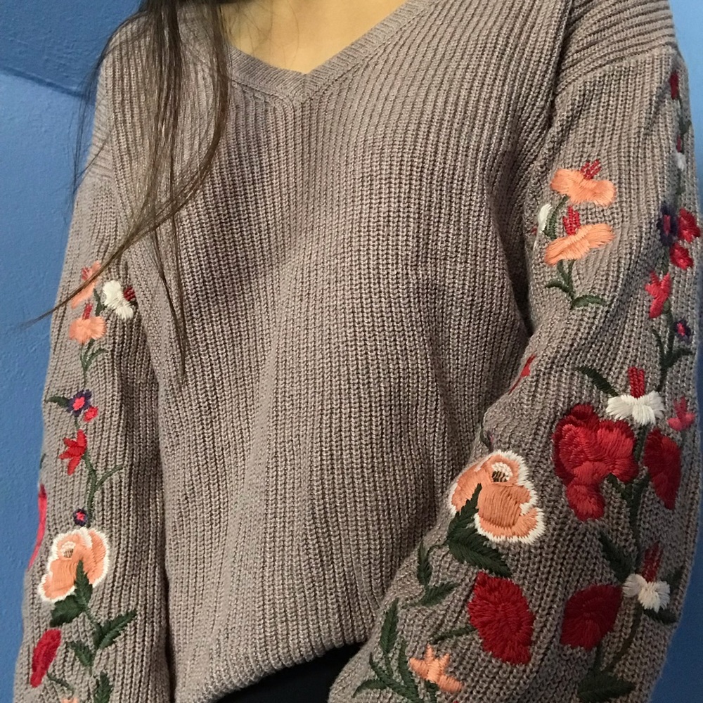AE EMBROIDERED SWEATER